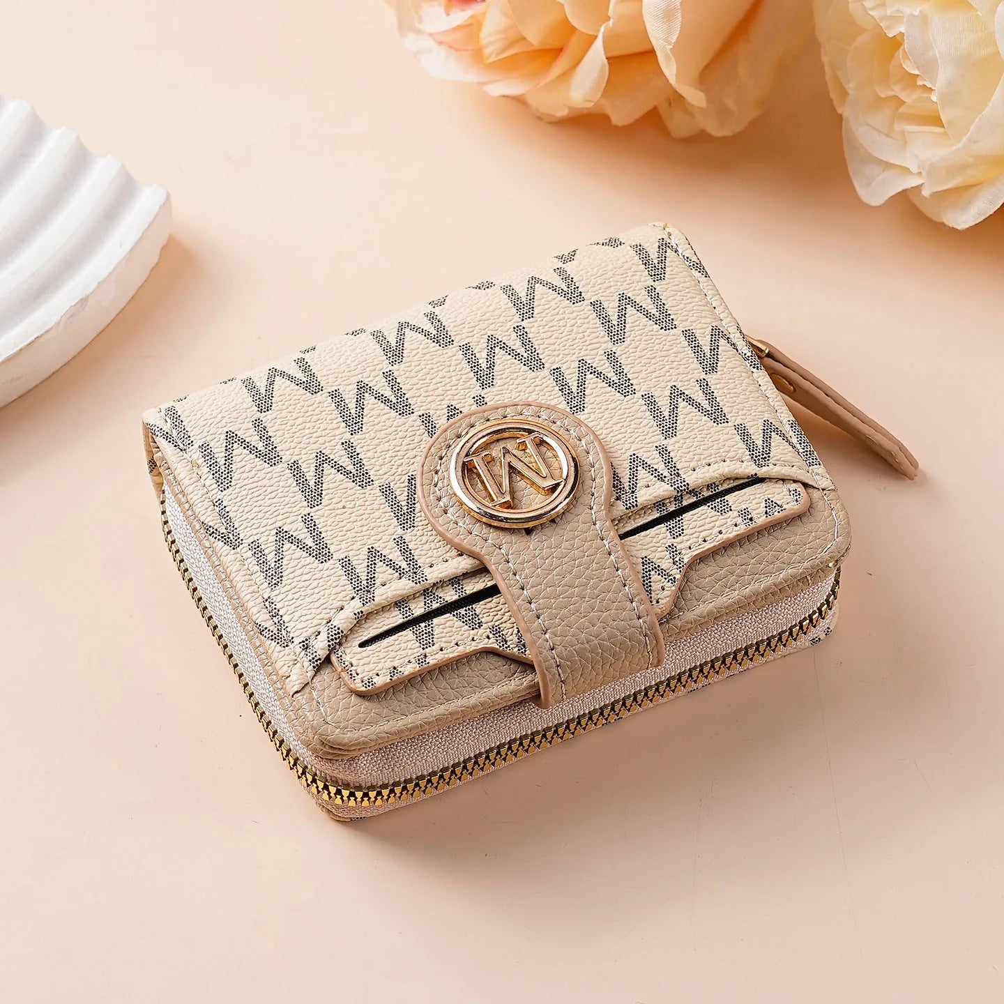 Compact Multi-Layer Short Wallet