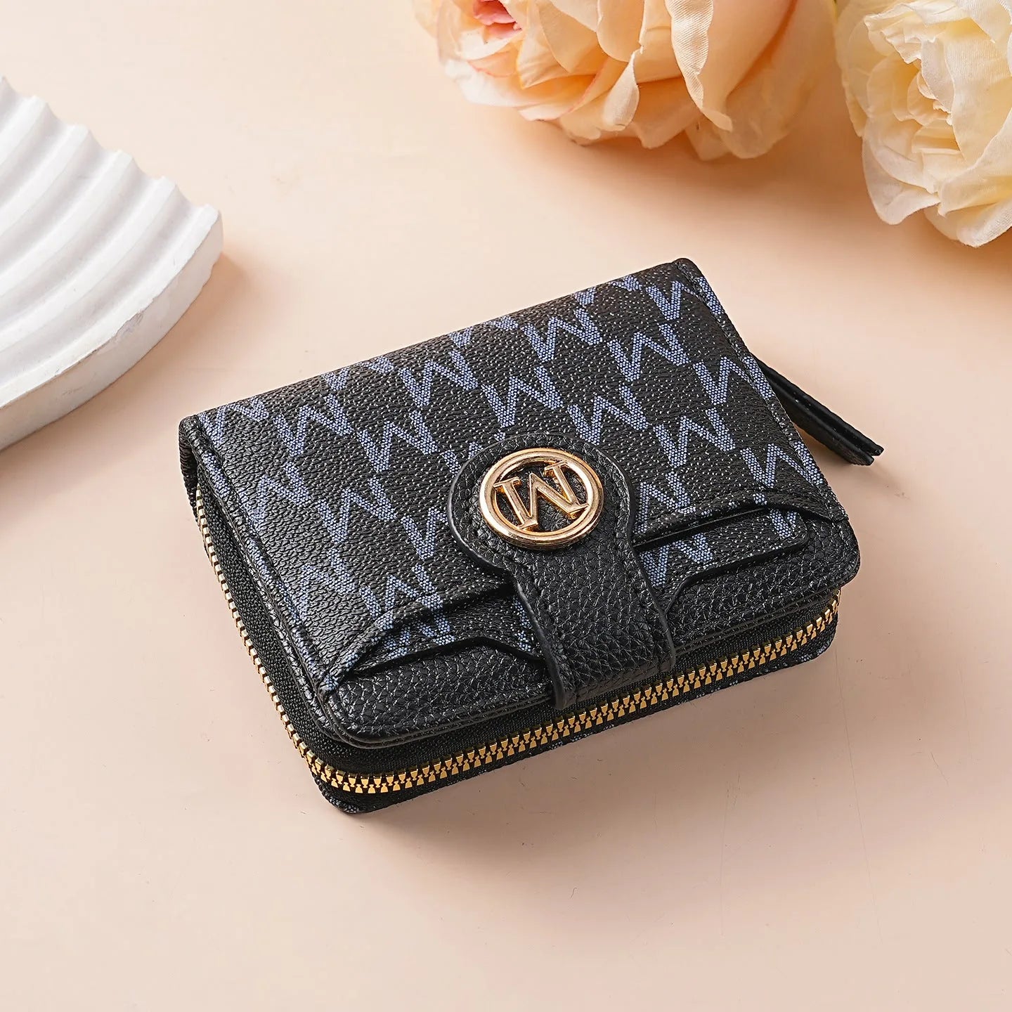 Compact Multi-Layer Short Wallet
