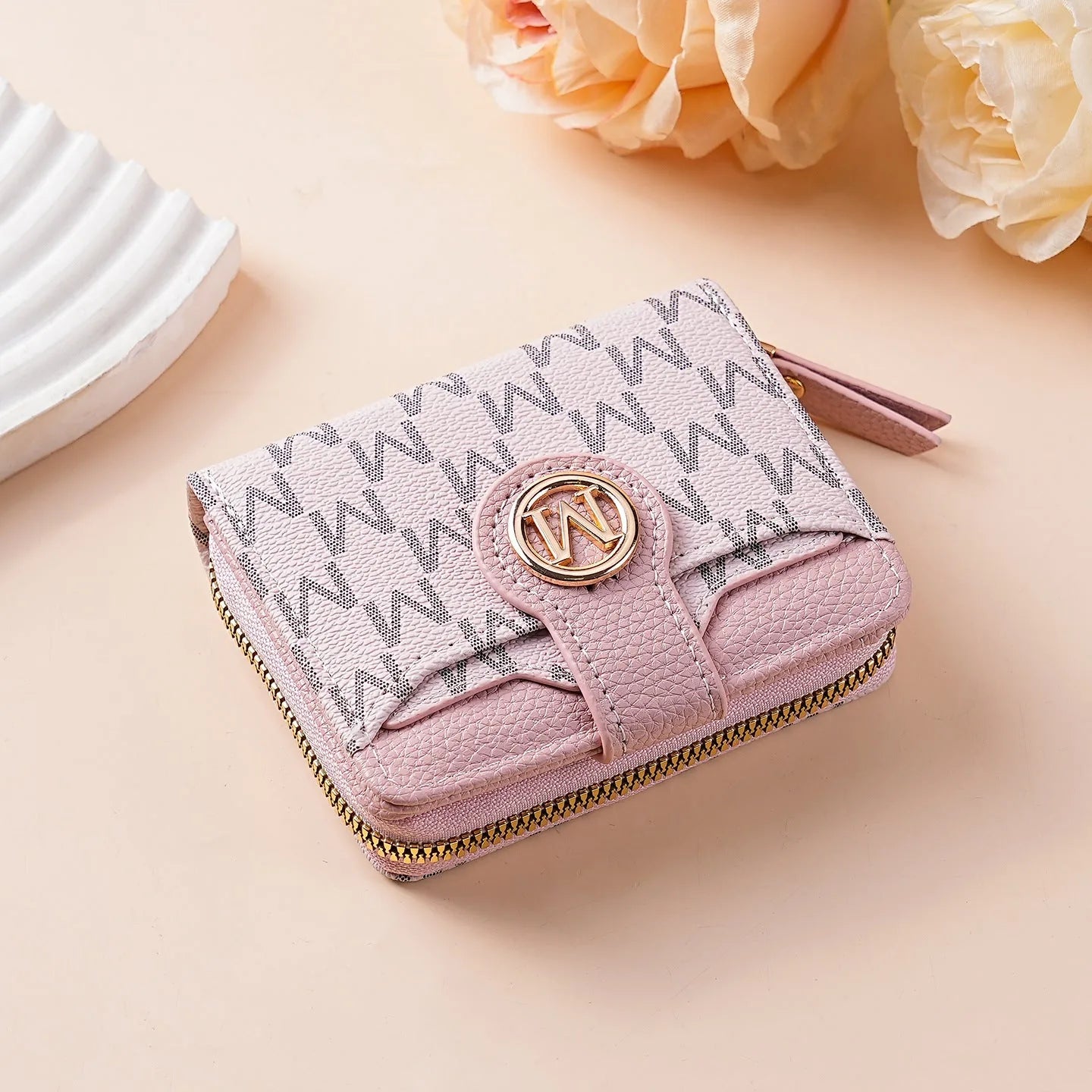 Compact Multi-Layer Short Wallet