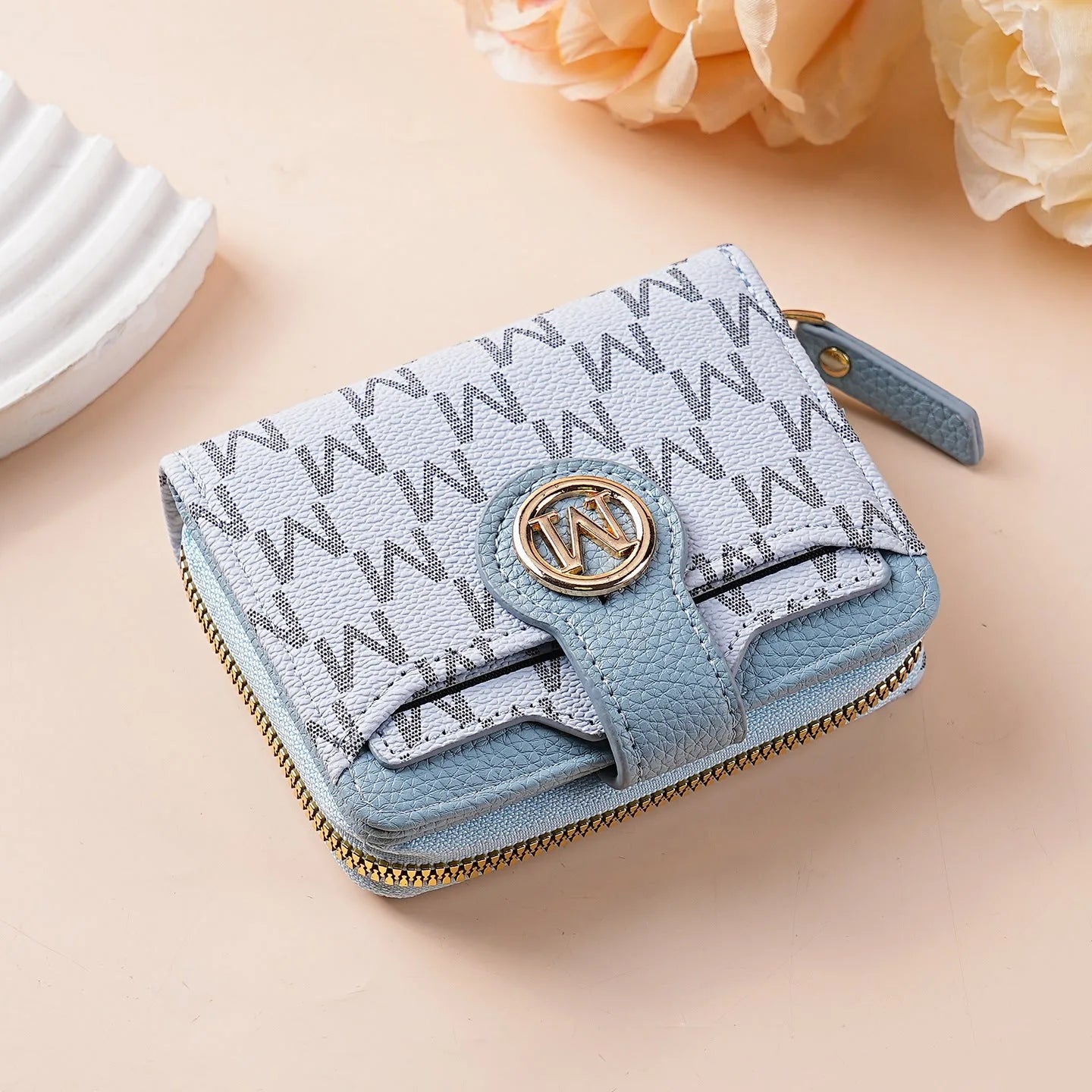Compact Multi-Layer Short Wallet