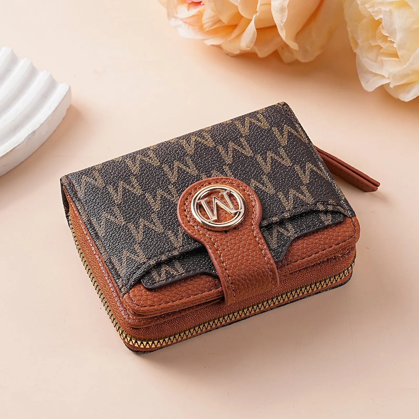 Compact Multi-Layer Short Wallet