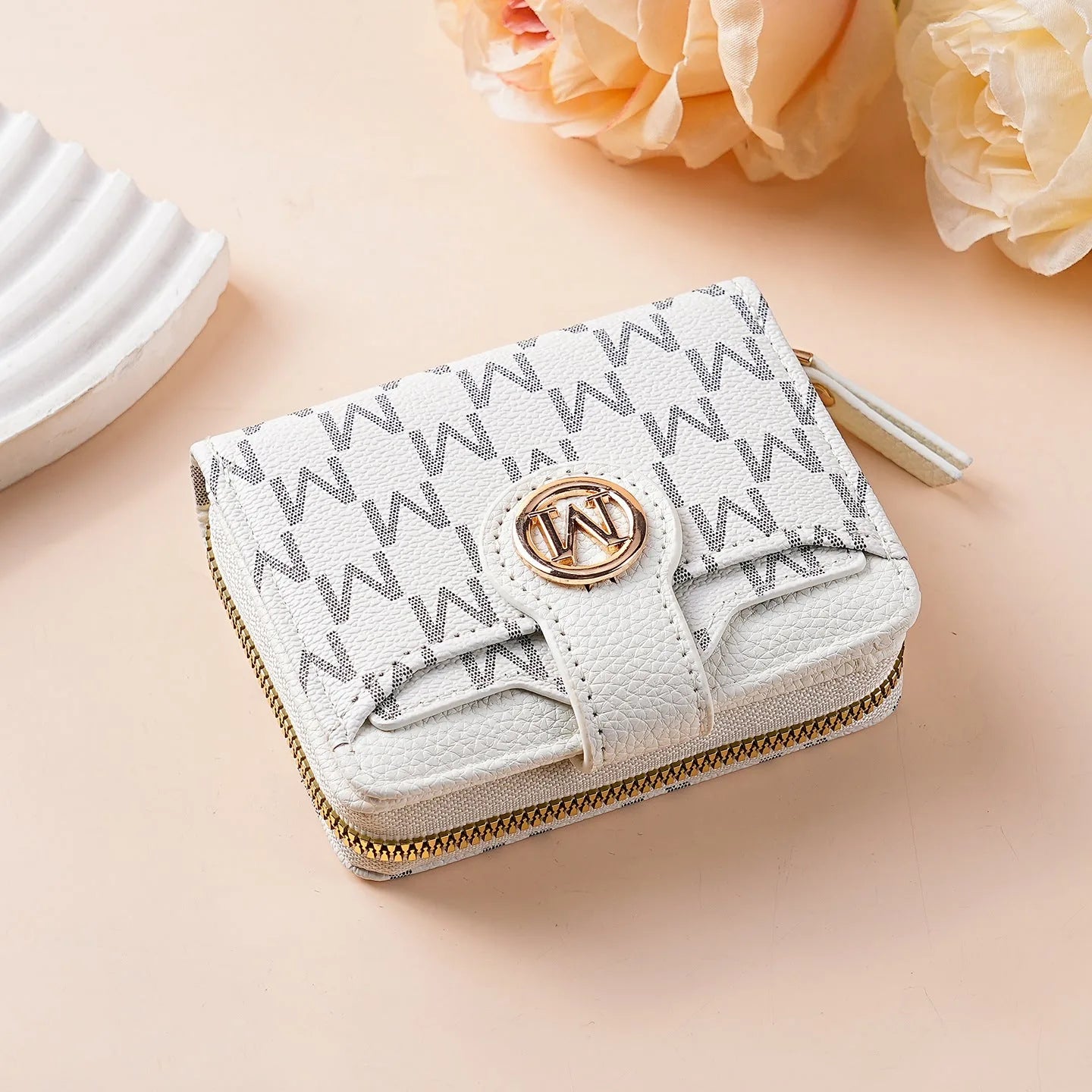 Compact Multi-Layer Short Wallet